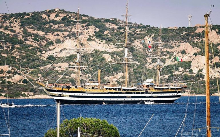 La Maddalena in festa: per i 250 anni della cittadina è arrivata in porto l’Amerigo Vespucci