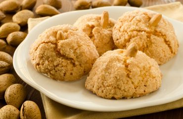 La ricetta Vistanet di oggi: amaretti, uno dei dolci sardi più famosi nel Mondo