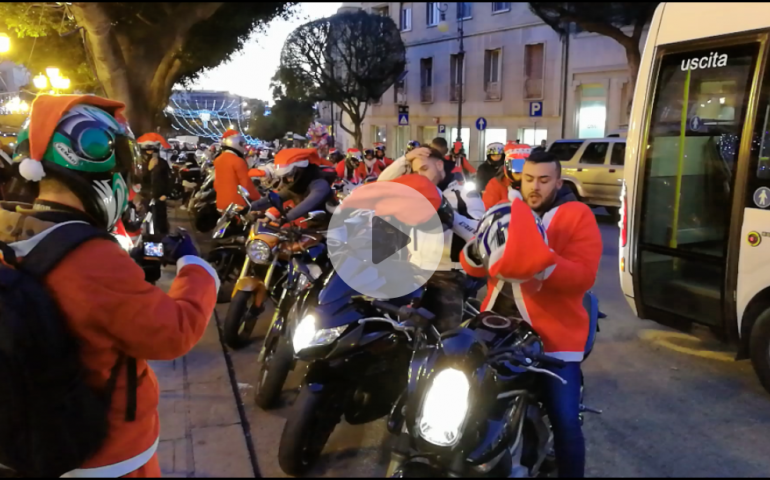 Babbi Natale in moto in piazza Yenne