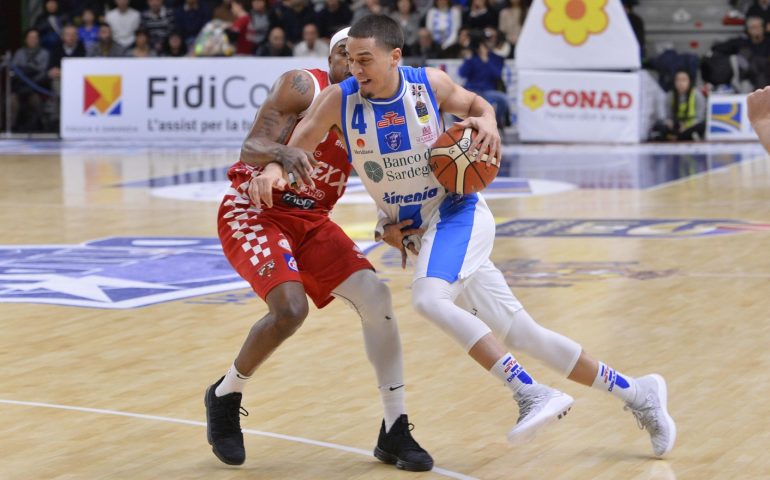 Dinamo Sassari, che bellezza: settima vittoria consecutiva, Pistoia ko 88-81