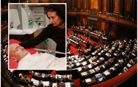 cDalle tribune del Senato ha assistito alla votazione anche Maddalena Soro, moglie di Giovanni Nuvoli, l'algherese attivista per il riconoscimento del diritto di non avvalersi dell'accanimento terapeutico, morto il 23 giugno 2007 a seguito di sette giorni di sciopero della fame e della sete dopo che la Procura di Sassari fermò il suo anestesista in procinto di eseguire la sua volontà di morire in pace.