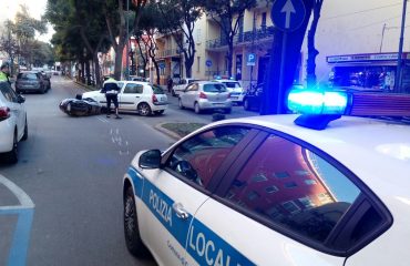 Incidente via dante moto auto