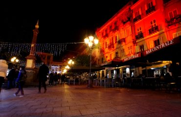 Piazza Yenne si illumina a festa per Colori di Sardegna