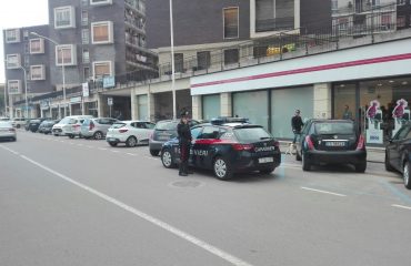 Tentano di rubare scooter in via Paoli