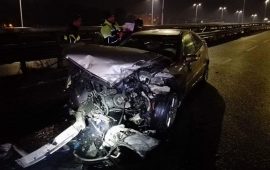 Testacoda sull'asse mediano auto distrutta