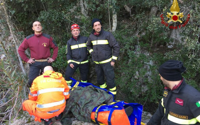 Cade in un dirupo durante una passeggiata nei Sette Fratelli. Recuperato dai Vigili del Fuoco