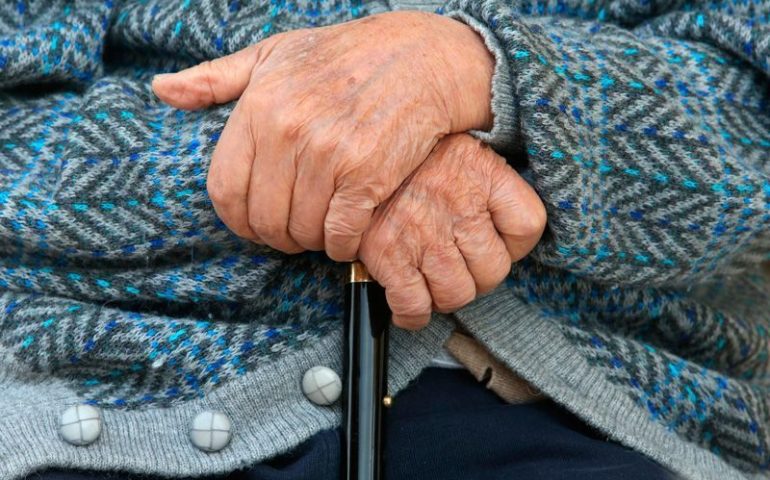 Nessun anziano da solo a Capodanno: un’iniziativa permetterà alle persone over 65 sole di passare l’ultimo giorno del 2017 in compagnia