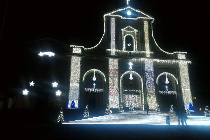 Luci a Bonaria. La Basilica si illumina regalando uno spettacolo per tutto il periodo natalizio