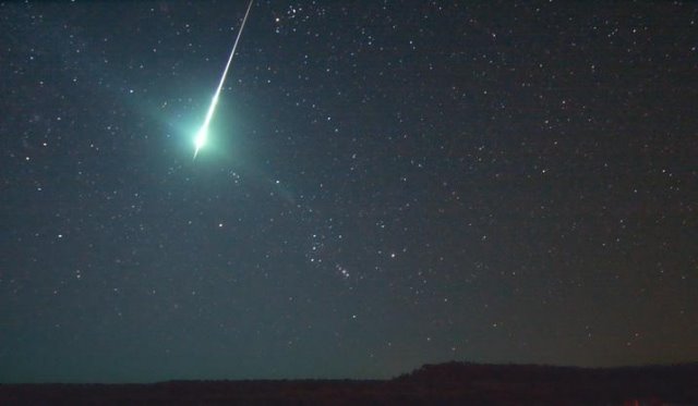 Domani una pioggia di comete solcherà il cielo notturno. Dopo la mezzanotte se ne potranno contare sino a cento in un’ora