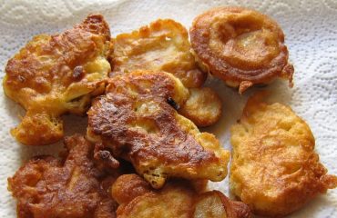 La ricetta Vistanet di oggi: frittelle di cipolla e patate, una prelibatezza con ingredienti semplici