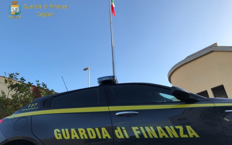 Sequestrati 5 videopoker irregolari: sanzioni per i titolari di due bar di Capoterra e Pula