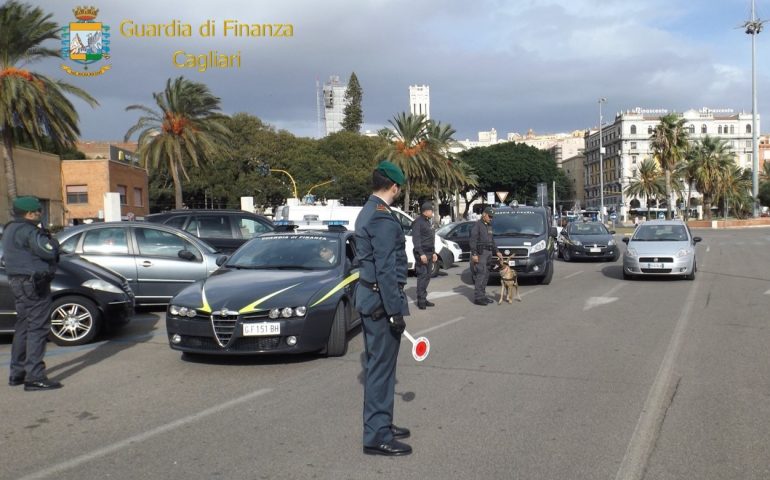 Sequestri di hashish e marijuana tra piazza Yenne, la stazione e piazza Matteotti. Otto le persone segnalate