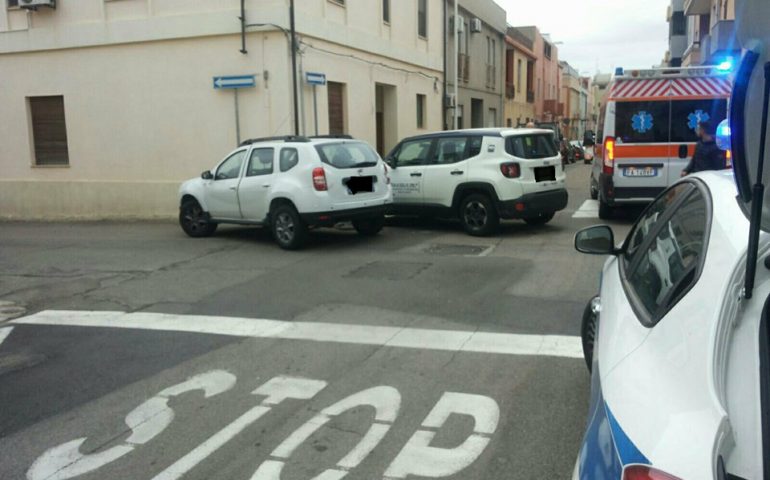 Incidente stradale a Pirri: uomo non rispetta uno stop, feriti un bambino e la mamma