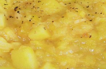 La ricetta Vistanet di oggi: minestra di patate e cipolle a sa sarda, un piatto sano e semplice