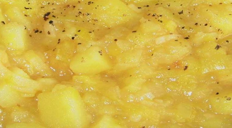 La ricetta Vistanet di oggi: minestra di patate e cipolle a sa sarda. Facile e sana