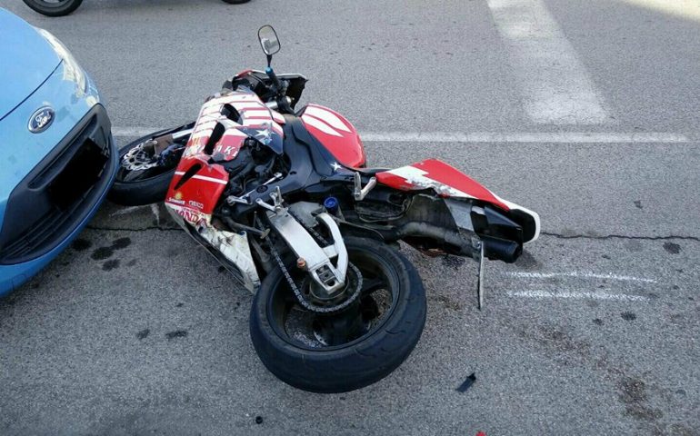 Cagliari, ubriaco e senza patente motociclista investe una donna