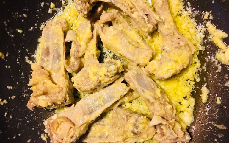 piatto finito: agnello con uovo e limone