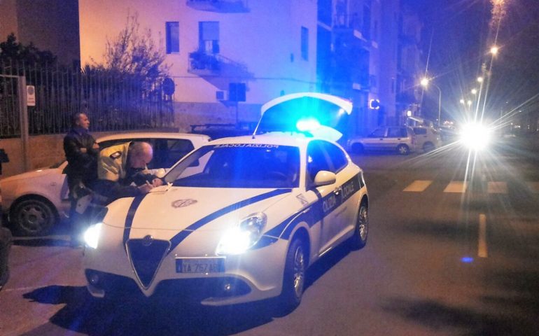 Viale Monastir: tampona un’auto in sosta e gli viene ritirata la patente perchè ubriaco