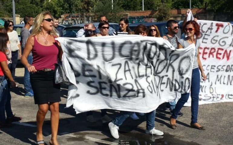 Continui ritardi negli stipendi, scioperano  gli operatori del servizio di assistenza educativa del Comune di Cagliari che lavorano alle elementari