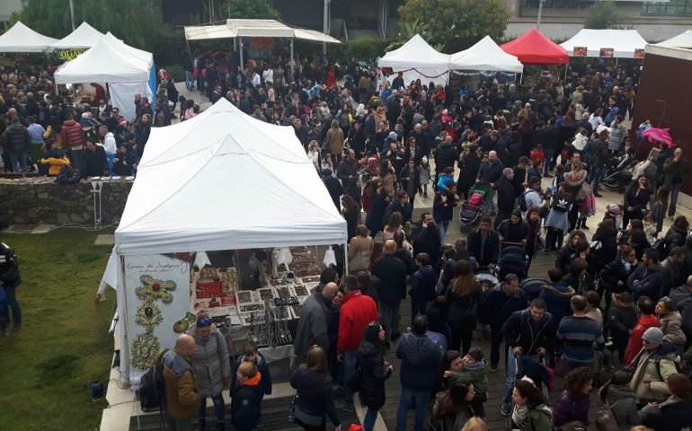 Villaggio di Babbo Natale e mercatino: Parco della Musica preso d’assalto da migliaia di persone (PHOTOGALLERY E VIDEO)