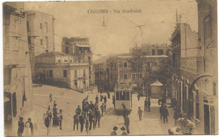 La Cagliari che non c’è più: un’immagine dell’odierna piazza Costituzione nel lontano 1919