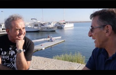 Maurizio Medda intervista Andrea Argiolas davanti al circolo Canottieri Ichnusa