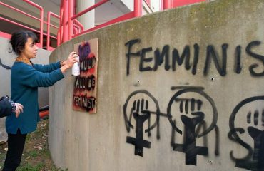 Scritte sessiste in Magistero blitz femminista di un gruppo di studentesse armate di bomboletta (2)