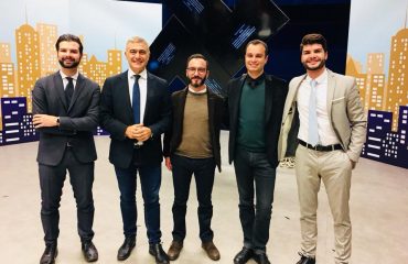 Daniele Madeddu, co-fondatore di Metrozero (secondo da destra) con i fratelli Sanna di Clhub, Alfonso Pecoraro Scanio