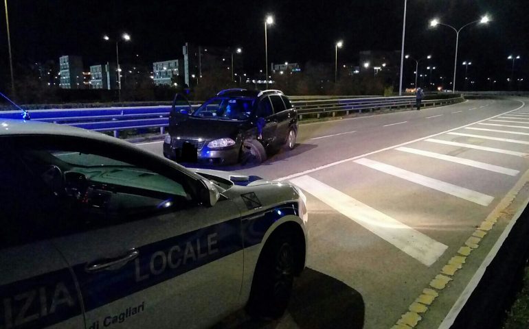 Imbocca viale Ferrara contromano e si scontra con un’auto. Conducenti illesi