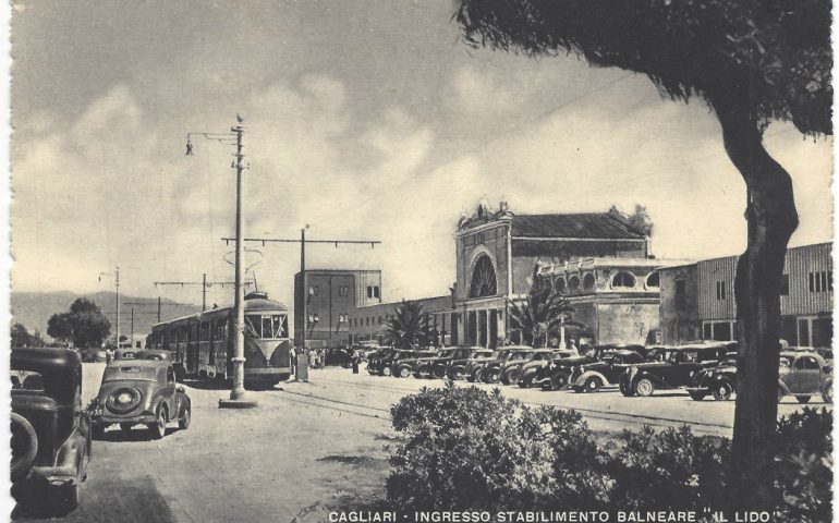 La Cagliari che non c’è più: lo stabilimento del Lido al Poetto in una foto degli anni Quaranta