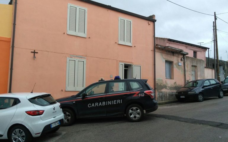 Immobilizzano la pensionata e le uccidono il cane: poi scappano con la refurtiva