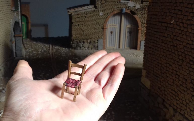 30mila mattoncini di làdiri e 12mila tegoline in terracotta: ecco le mini case campidanesi di Antonello Carboni (VIDEO E PHOTOGALLERY)