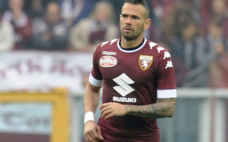 Calcio-mercato: prime manovre in casa Cagliari. Idea Castan per la difesa