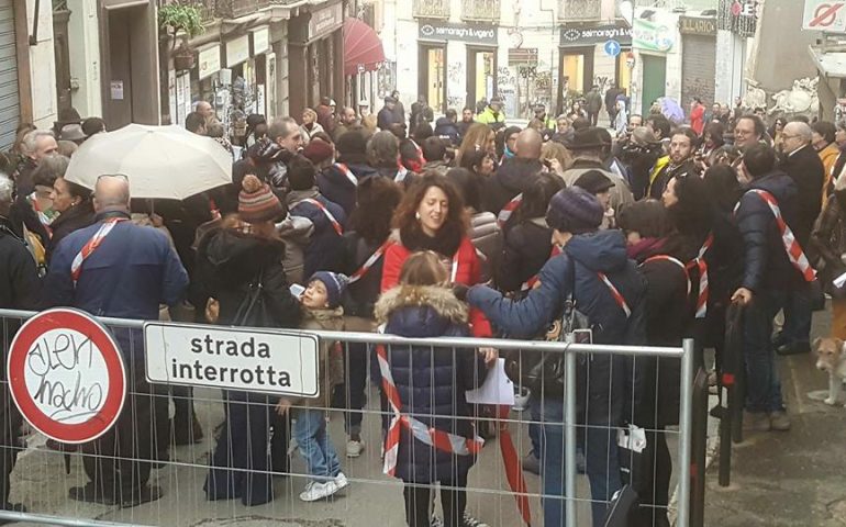 Cagliari, flash mob in Castello, i residenti protestano: «Siamo stati dimenticati, il Sindaco mantenga le sue promesse» (VIDEO)