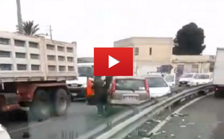 Traffico in tilt per incidente sulla 554 direzione Cagliari: carreggiata bloccata (VIDEO)