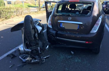 incidente auto scooter viale poetto (1)