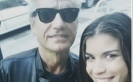 “Dlin dlon”, “Chi è?”, “Sono Luciano Ligabue”. La sorpresa a una fan cagliaritana su Rai 1 nello speciale sul rocker emiliano