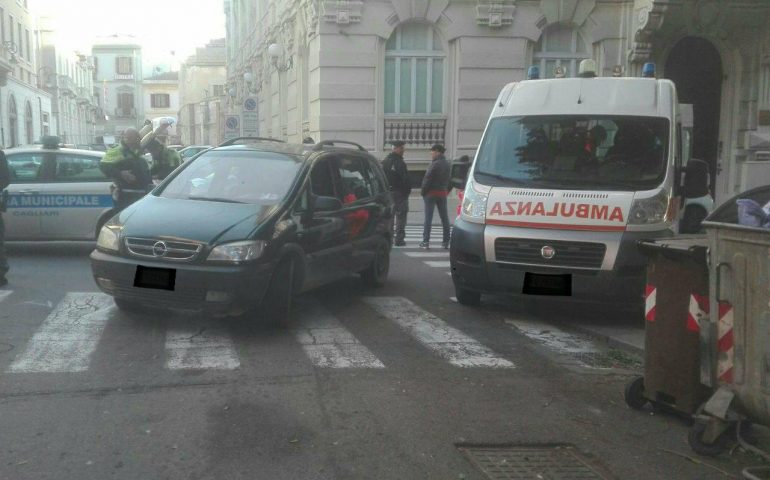 Cagliari, ennesimo caso di pedone investito sulle strisce pedonali. Anziana travolta da un’auto in via Sassari