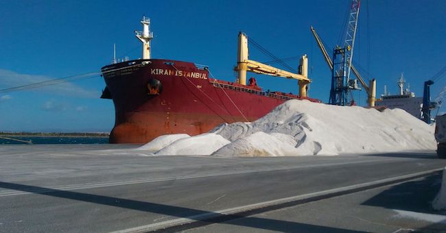 Cagliari, per la prima volta un carico di sale prodotto dall’Italia è partito alla volta degli Stati Uniti