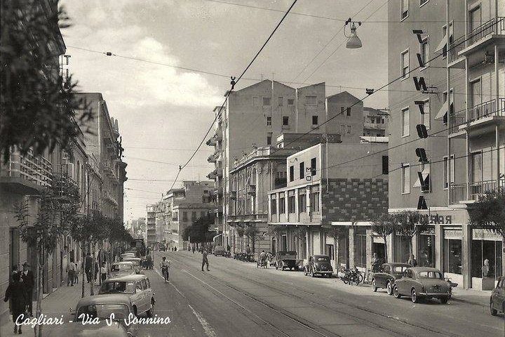 La Cagliari che non c’è più, via Sonnino in un’immagine degli anni Cinquanta: è una città completamente diversa