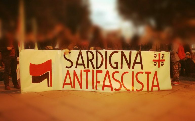 Antifascisti in piazza a Cagliari - Foto di Sa Domu