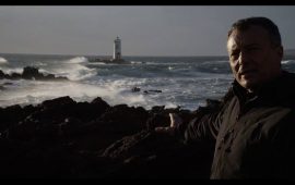 Fabio Toncelli de Il Kilimangiaro davanti al faro Mangiabarche - Foto di Fabio Toncelli