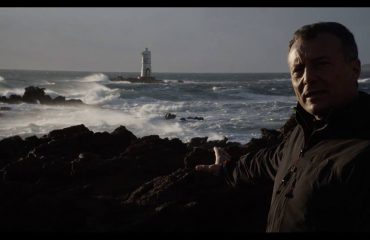 Fabio Toncelli de Il Kilimangiaro davanti al faro Mangiabarche - Foto di Fabio Toncelli