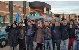 I lavoratori della Rosa del Marganai festeggiano la revica dei licenziamenti - Foto del consigliere regionale Gigi Rubiu