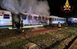 Incendio treni alla stazione di Cagliari (1)