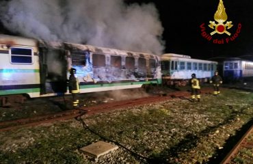 Incendio treni alla stazione di Cagliari (1)