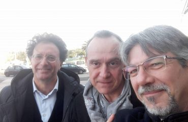 Mario Perantoni (a sinistra) insieme a Ettore Licheri (al centro) e Roberto Cappuccinelli - tutti candidati con il M5S (foto dalla pagina Facebook ufficiale di Roberto Cappuccinelli)