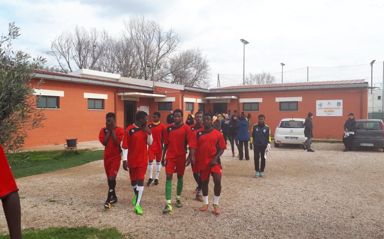Migranti a Oristano in un torneo di calcio contro il razzismo - Foto Ras