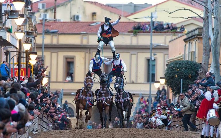 Pericolo scongiurato e sciopero rientrato: la Sartiglia domani avrà le sue pariglie