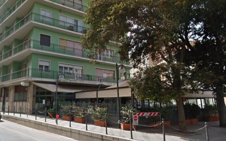 Cagliari, l’Assl chiude il Bar Europa: infiltrazioni e muffe nel locale
